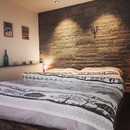 Urchige 2-Zimmerwohnung Matten  エクステリア 写真